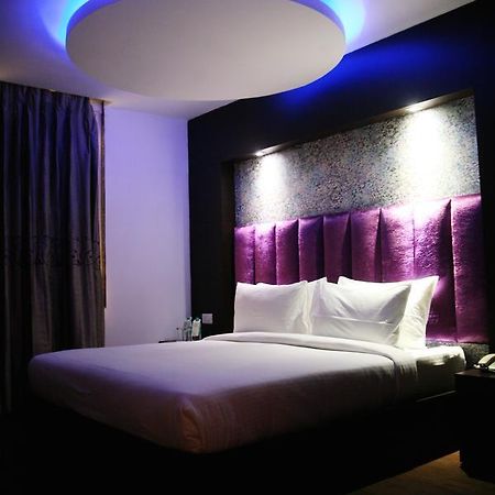 Capital O 7331 Hotel Downtown New Delhi Eksteriør billede