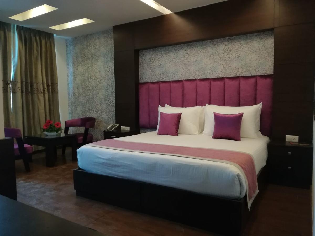 Capital O 7331 Hotel Downtown New Delhi Eksteriør billede
