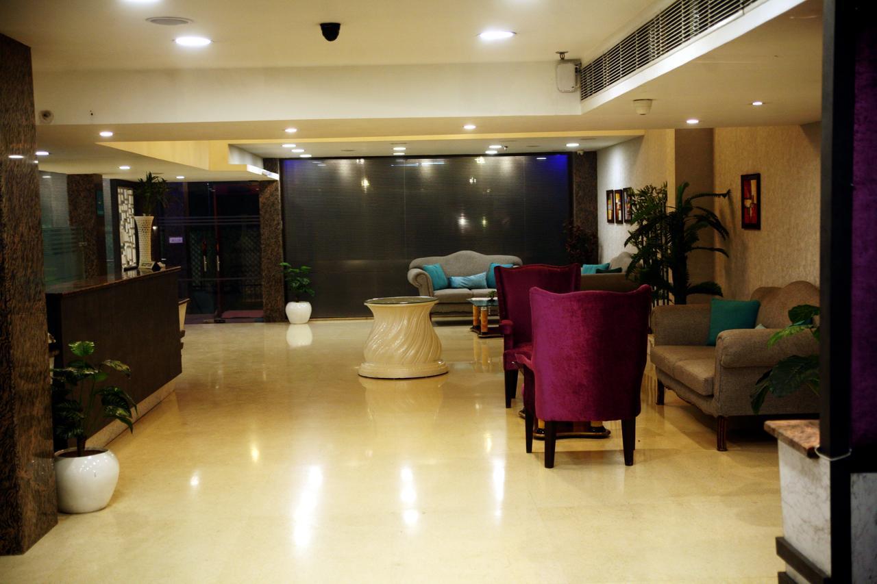 Capital O 7331 Hotel Downtown New Delhi Eksteriør billede