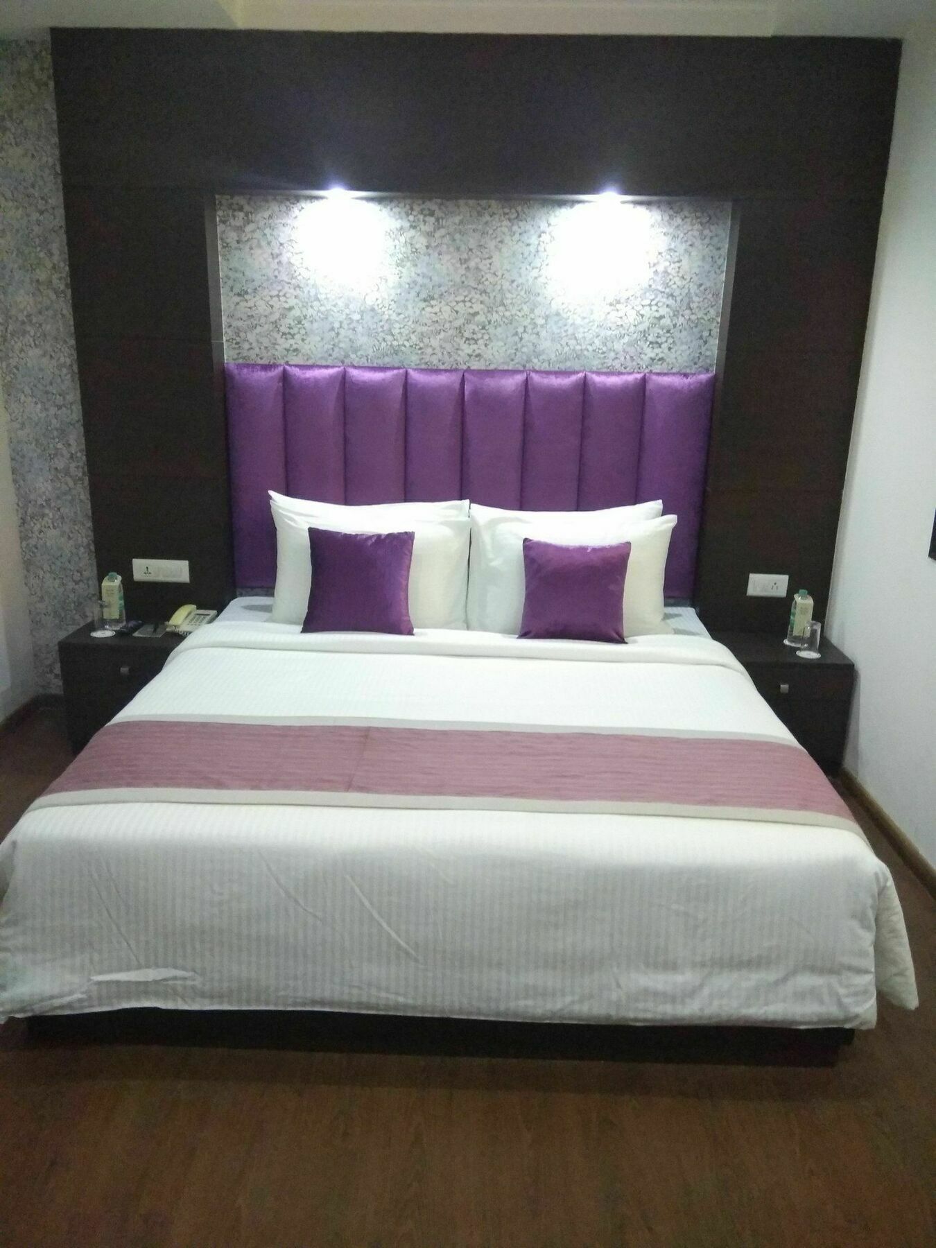 Capital O 7331 Hotel Downtown New Delhi Eksteriør billede